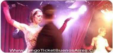 Rojo Tango Show hotel Faena Buenos Aires bailarina mueca con joyera