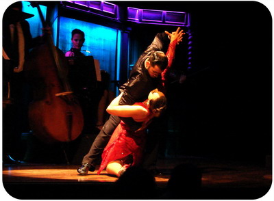 Tickets for Tango Show in Buenos Aires El Querandi, sensual final Tango pose close to the audience
