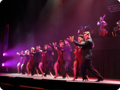 Tango Porteño Show de Tango en Buenos Aires cuerpo de baile en armonía
